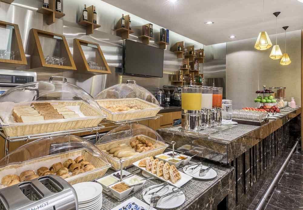 Courtyard By Marriott Bogota Airport Hotel Екстериор снимка