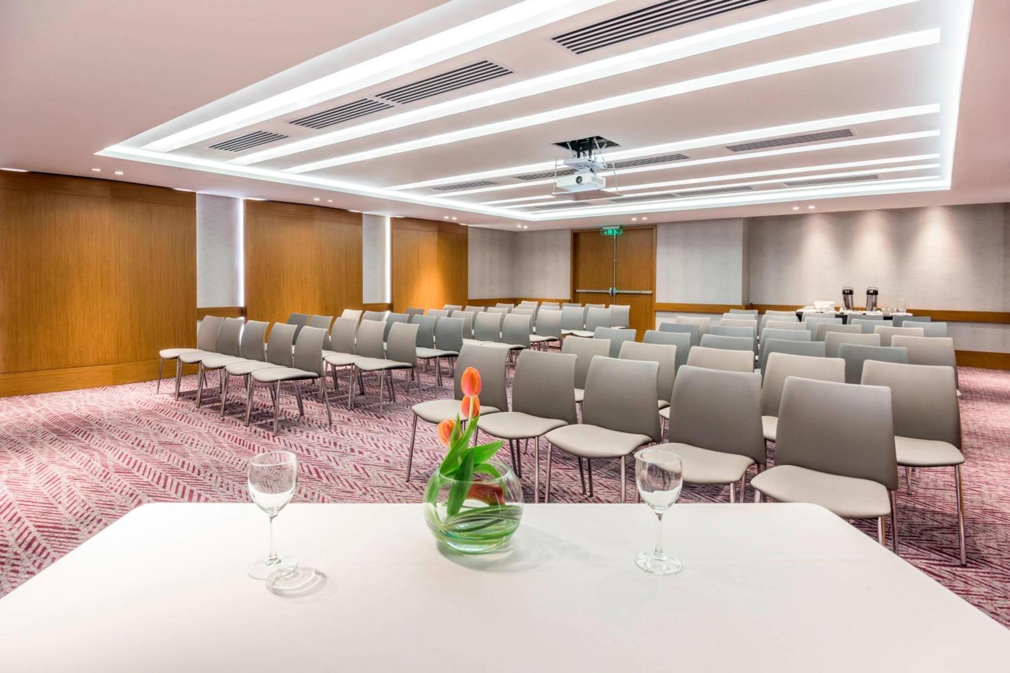 Courtyard By Marriott Bogota Airport Hotel Екстериор снимка