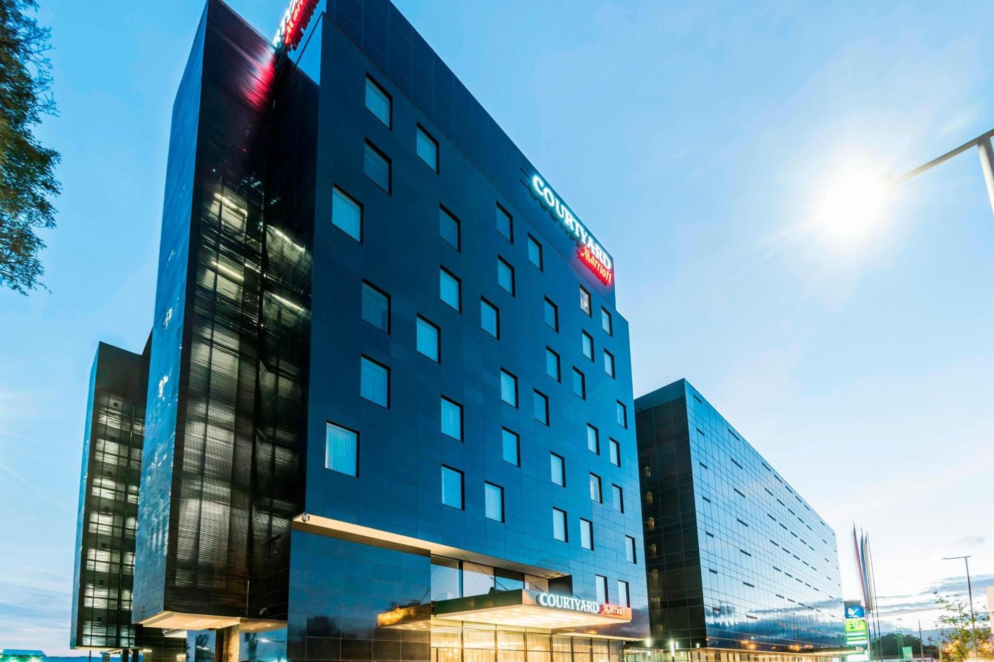 Courtyard By Marriott Bogota Airport Hotel Екстериор снимка