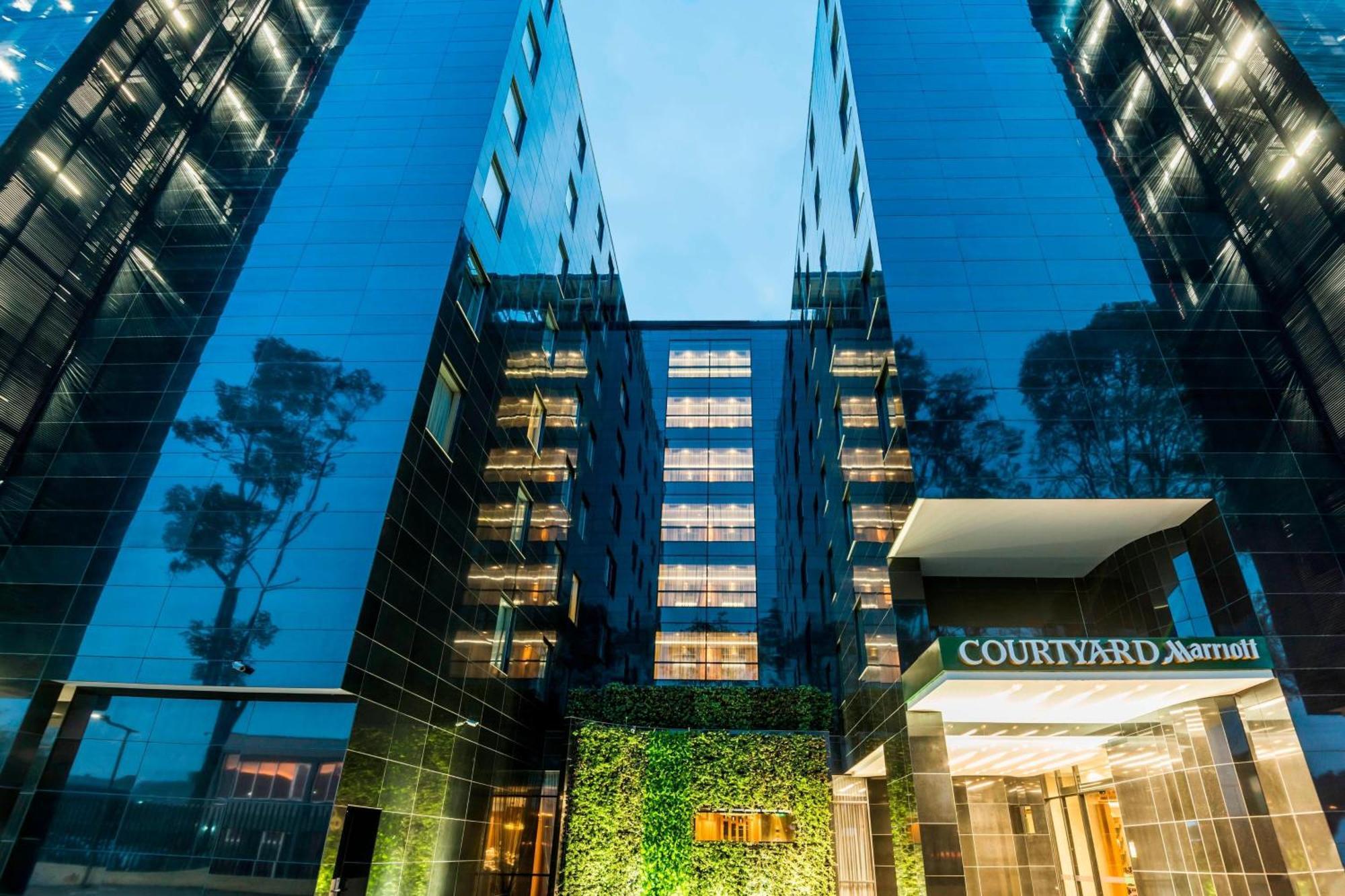 Courtyard By Marriott Bogota Airport Hotel Екстериор снимка